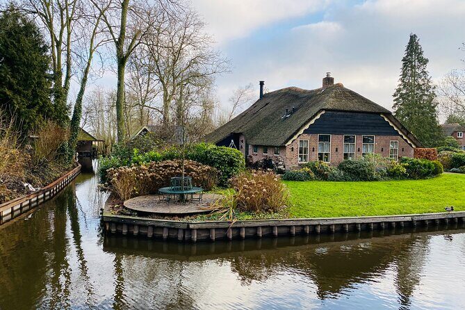 Giethoorn, Afsluitdijk, Zaanse Schans Day Tour Incl Hotel Pick Up - FAQ