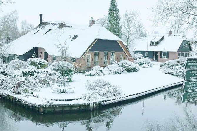 Giethoorn and Zaanse Schans Day Tour with Small Boat Ride - The Charm of Giethoorn: Venice of the Netherlands