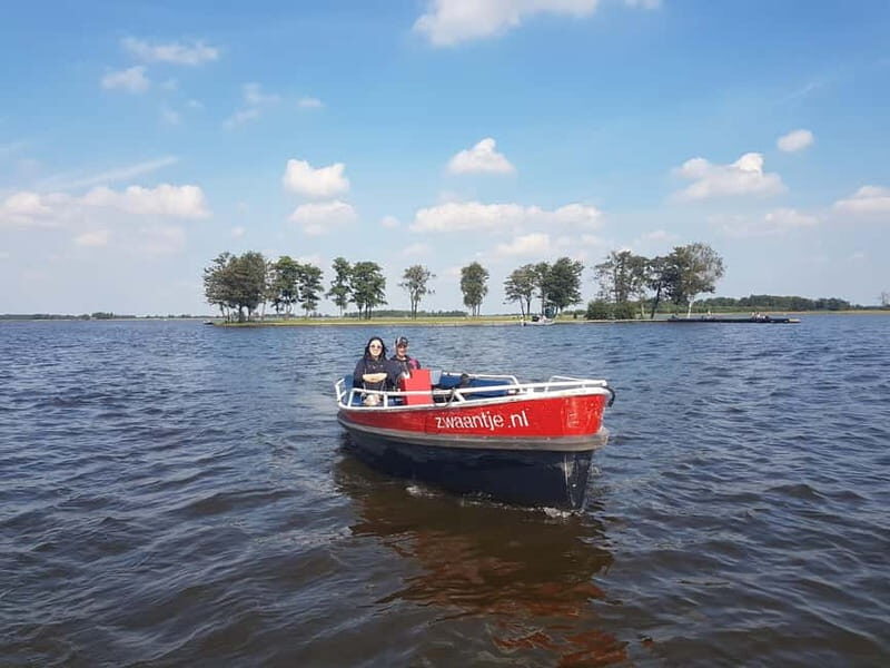 Giethoorn: Boat Rental 2,5 hour 1-8 persons - Key Points
