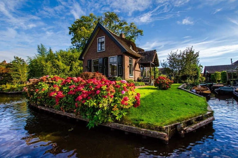 Giethoorn: Canal Cruise & lake Tour & Sightseeing Village - The Self-Guided Walk & Free Time