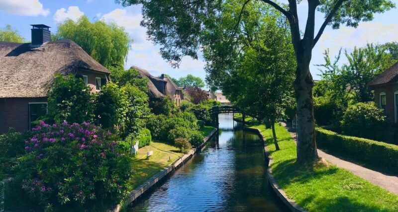 Giethoorn: Canal Cruise with Drop-Off in City Center - An Honest Look at the Experience