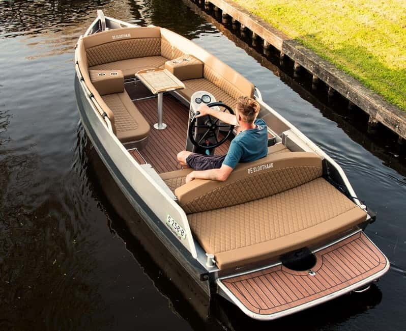 Giethoorn centre: Private tour with local tourguide - Breaking down the itinerary