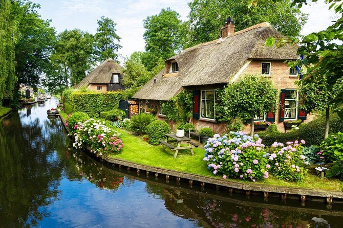 Giethoorn Day Private Tour & Boat Trip - Key Points