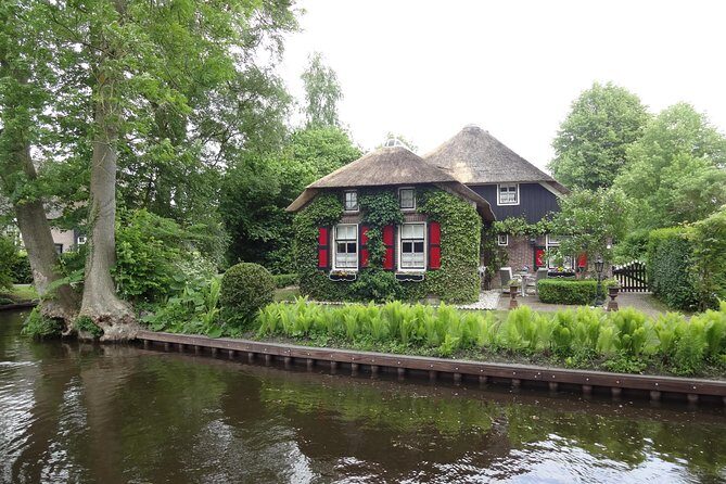 Giethoorn Day Tour from Amsterdam with Small Boat Ride - Who Is This Tour Best For?