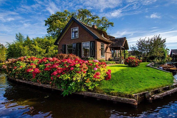Giethoorn Guided Day Trip with Boat Ride from Amsterdam - The Detailed Experience of the Giethoorn Day Trip