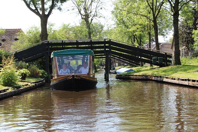 Giethoorn: Highlights Canal Cruise and Sightseeing Village - Key Points
