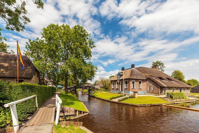 Giethoorn: Highlights Canal Cruise and Sightseeing Village - Who Should Consider This Tour?