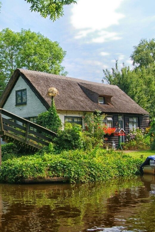 Giethoorn: Private Day Trip with Boat Tour from Amsterdam - The Value of a Private Guided Tour