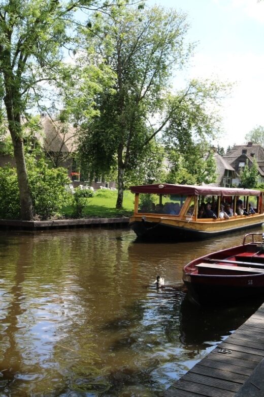 Giethoorn: Private Guided Canal Cruise with Coffee and Tea - The Sum Up