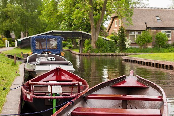 Giethoorn Private Tour Guide Giethoorn in luxury Jaguar S Type - Who Is This Tour Best For?