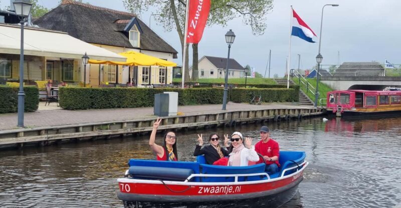 Giethoorn private tour with open boat and local captain - The Experience: What to Expect on Your Private Giethoorn Tour