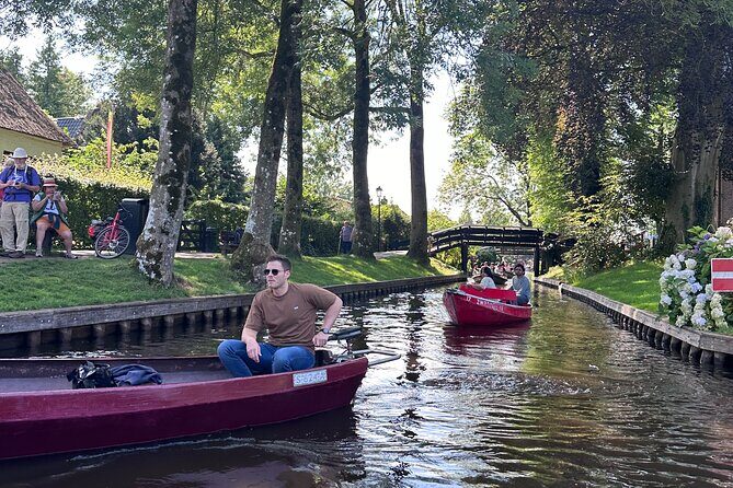 Giethoorn Roundtrip Transport with Optional Guided Canal Cruise - An In-Depth Look at the Tour Experience