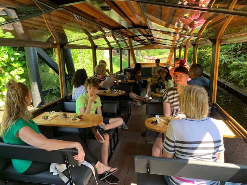 Giethoorn: Sightseeing Boat Tour - An In-Depth Look at the Giethoorn Sightseeing Boat Tour