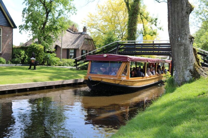 Giethoorn: Village & National Park Canal Cruise with Coffee - Key Points