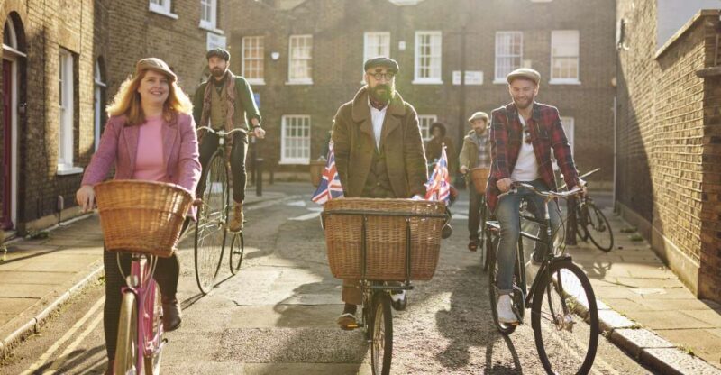 Gin Safari: Boozy London History on Two Wheels - Guides: Knowledgeable and Engaging