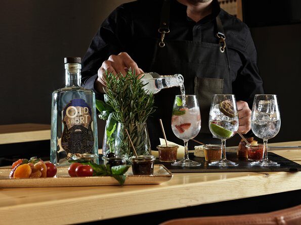 Gin tasting experience in Athens - Key Points