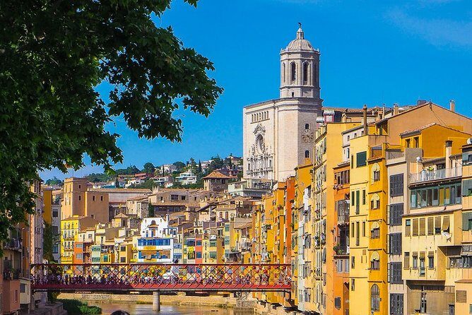 Girona History, Legends, and Food Walking Tour with food tasting - Guides and Group Dynamics