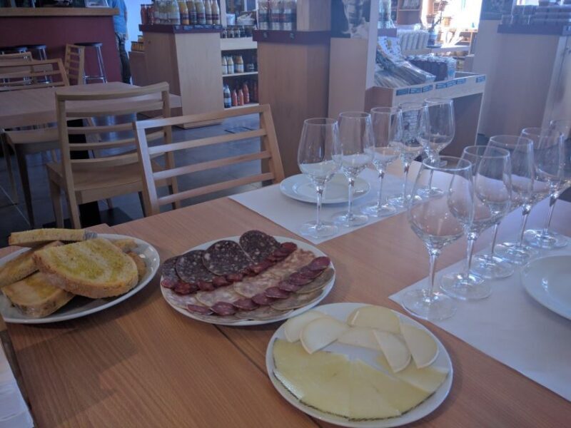 Girona: Local Wineries Tour with Breakfast and Wine Tasting - Authentic Experiences and Insights from Reviews