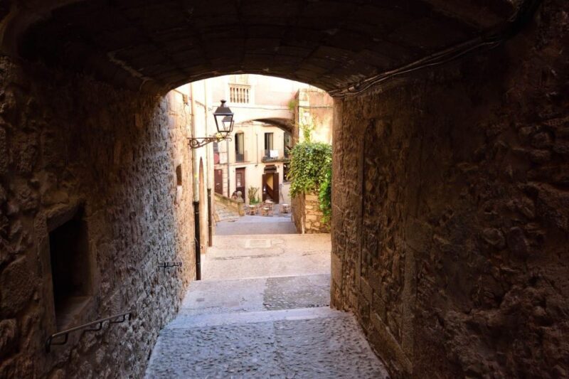 Girona: Self-guided Audio City Tour on Your Phone - Key Points