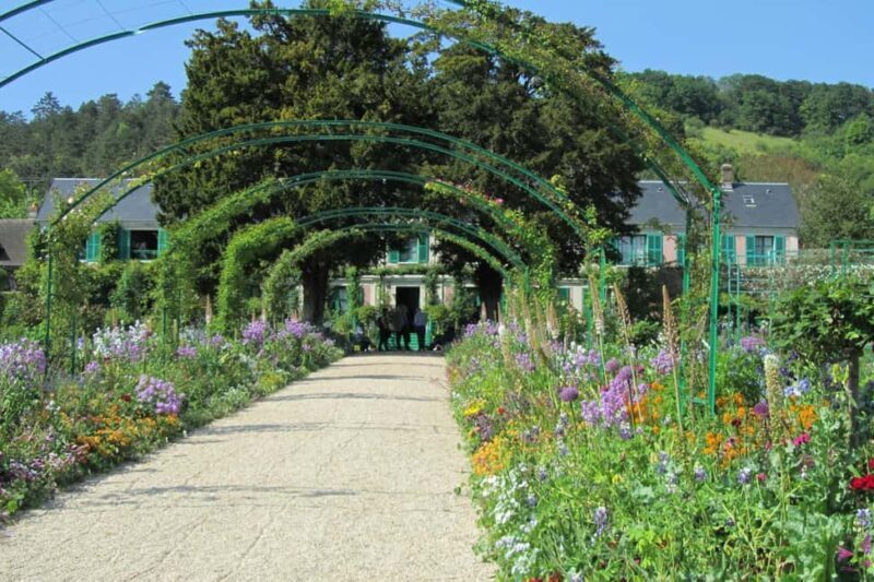 Giverny Monet Half Day Guided Trip From Paris with Transport - Who Should Consider This Tour?