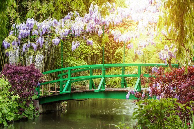 Giverny Monet's House & Versailles Palace Day Trip from Paris - Who Should Book This Tour?