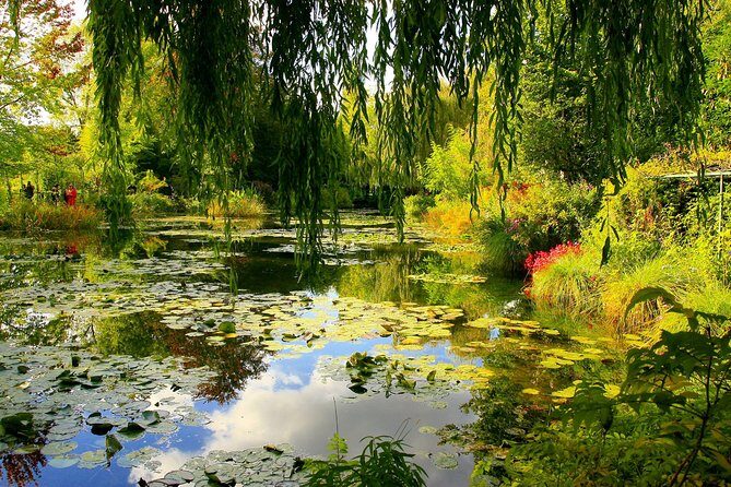 Giverny & Versailles Audio Guided Day Trip with Lunch from Paris - FAQ