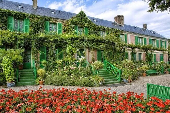Giverny & Versailles Day Trip From Paris with Professional Guide - Key Points