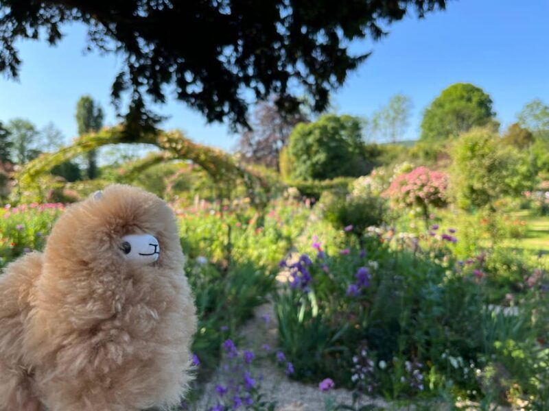 Giverny & Versailles Full-day Tour by Luxury Car - FAQs