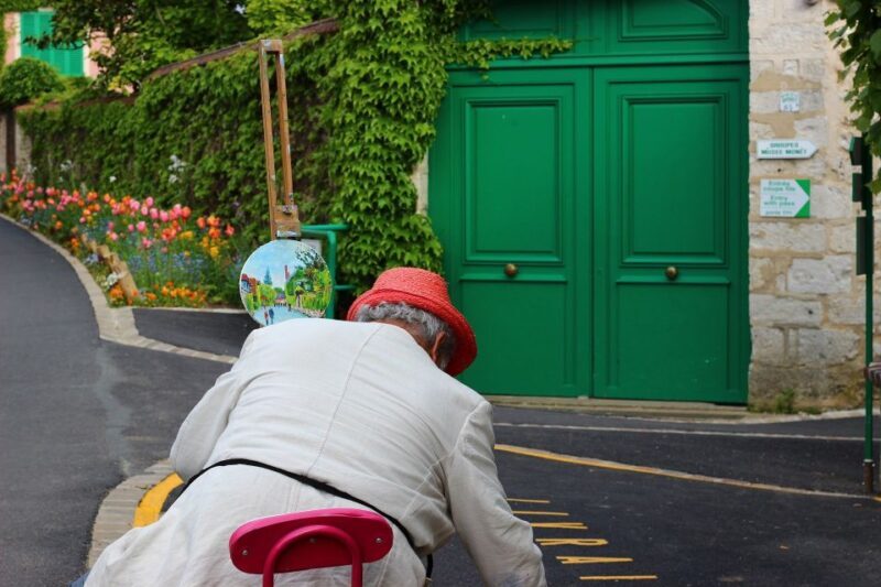 Giverny Village Walking Tour & Skip-the-Line to Monet Garden - Key Points