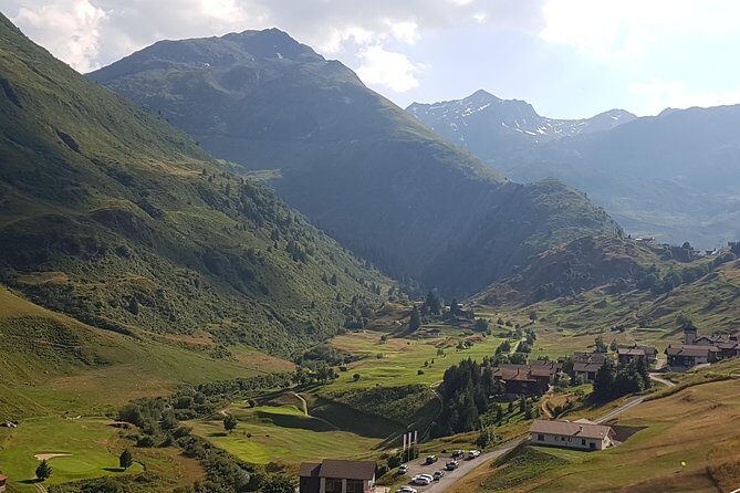 Glacier Express Panoramic Train Round Trip from Zürich With Private Guide - Who Should Consider This Tour?