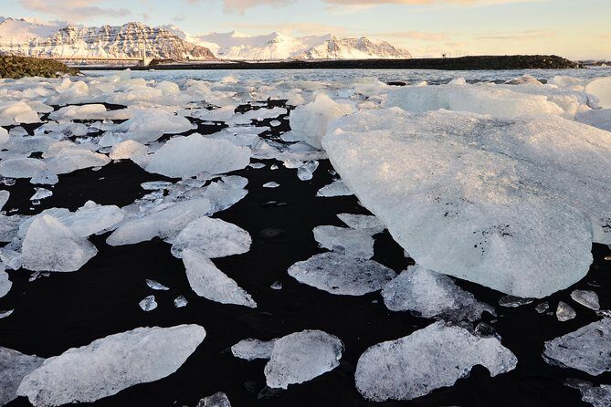 Glacier Lagoon & Fjaðrárgjúfur Canyon Group Tour from Reykjavik - FAQ