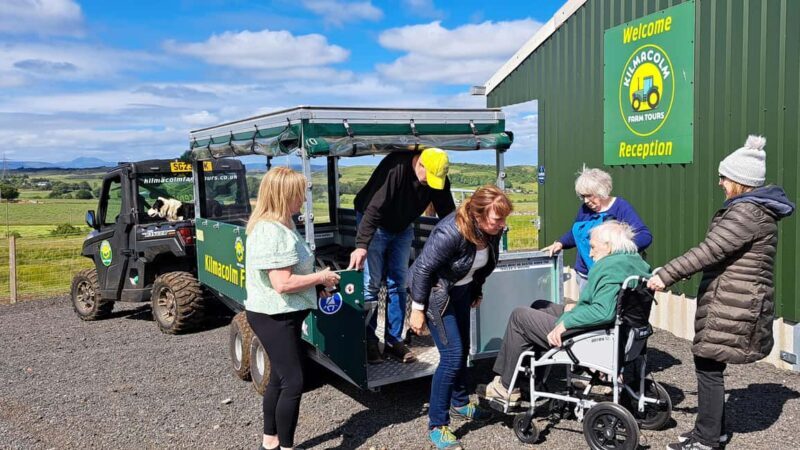 Glasgow: Highland Cow Trailer Tour with home baking - Who Will Love This Tour?
