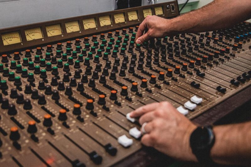 Glasgow: Stuck in the 90s... A Nostalgic Musical Escape Room - Glasgow: Stuck in the 90s... A Nostalgic Musical Escape Room — An Entertaining Time Capsule