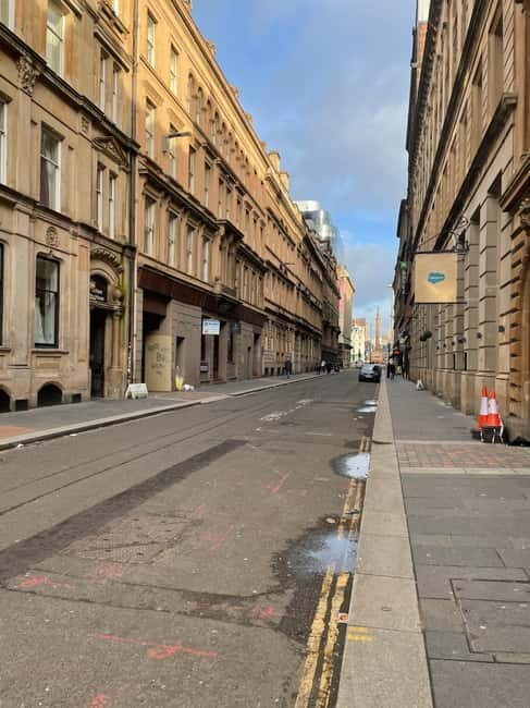 Glasgow: Walk The streets with a professional actor as guide - The Practicalities: What to Expect