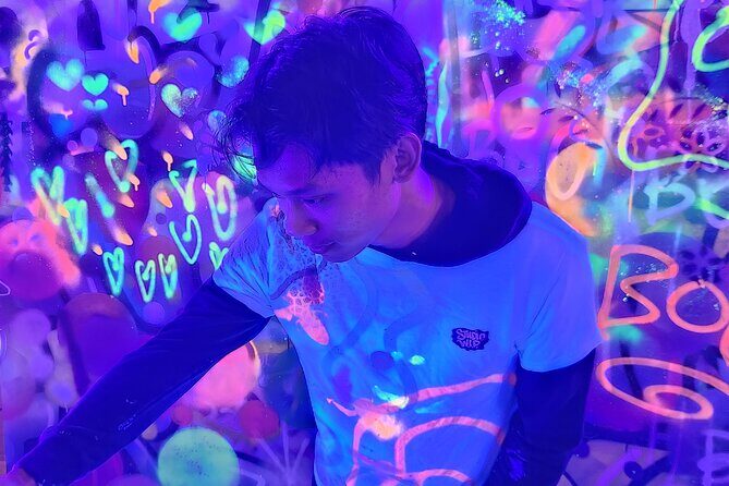 Glow Workshop Neon Art Experience at Studio WIP - Glow Workshop Neon Art Experience at Studio WIP: A Bright and Creative Night Out