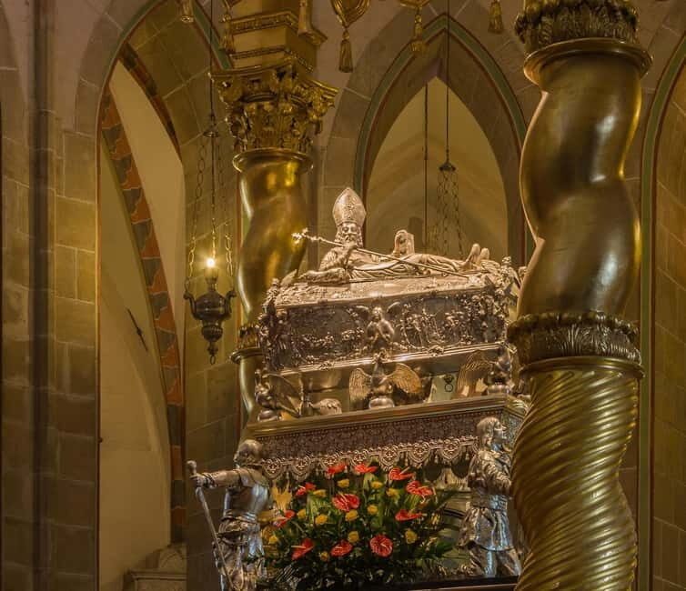 Gniezno Tour and Polish Food Experience - Tasting Polish Traditions: Hearty Flavors and Local Specialties