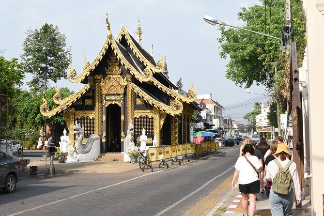Go where the locals go, Eat what the locals eat! Food Tour with Local Foodies - An In-Depth Look at the Chiang Mai Foodie Tour