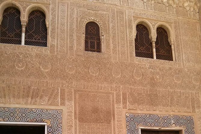 Going to Alhambra? 3 hrs Private Tour! Skip the long lines to visit the Alhambra - Key Points: