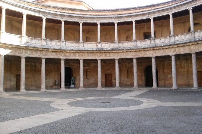 Going to Alhambra? 3 hrs Private Tour! Skip the long lines to visit the Alhambra - Exploring the Alhambra with a Private Guide