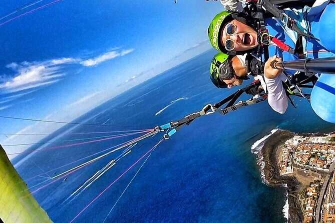 GOLD paragliding flight including videos/photos, t-shirt and a bottle of Cava - The Review Highlights