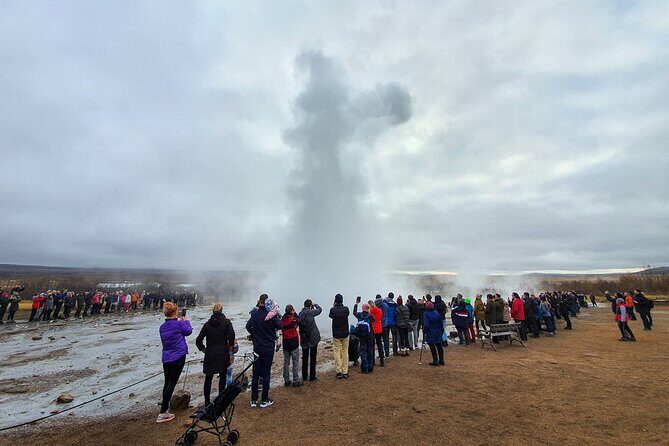 Golden Circle and Kerid Crater Tour with Geothermal Lagoon Visit - Exploring Thingvellir National Park: The Continental Divide
