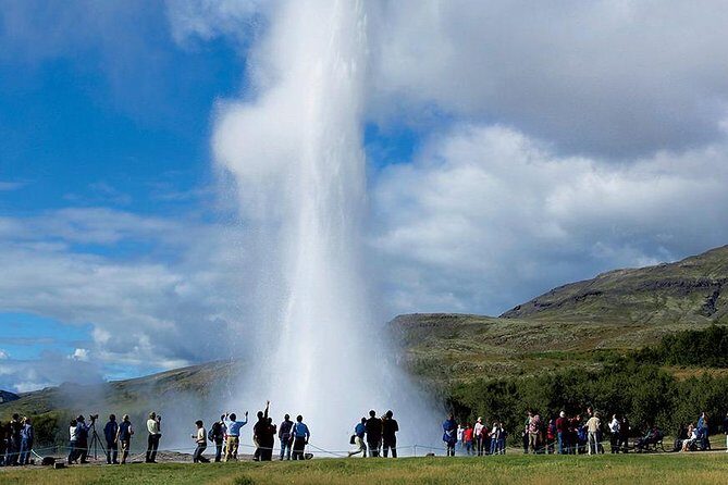 Golden Circle Tour and Evening Northern Lights Cruise from Reykjavik - Potential Drawbacks