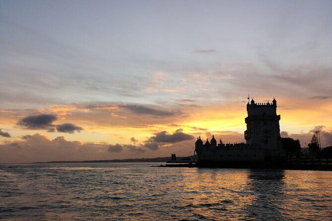 Golden Hour Boat Tour - Sailing by the Monuments with Wine - The Experience: What You Can Expect