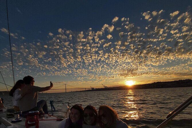 Golden Hour Boat Tour - Sailing by the Monuments with Wine - Practical Details & Tips for Booking