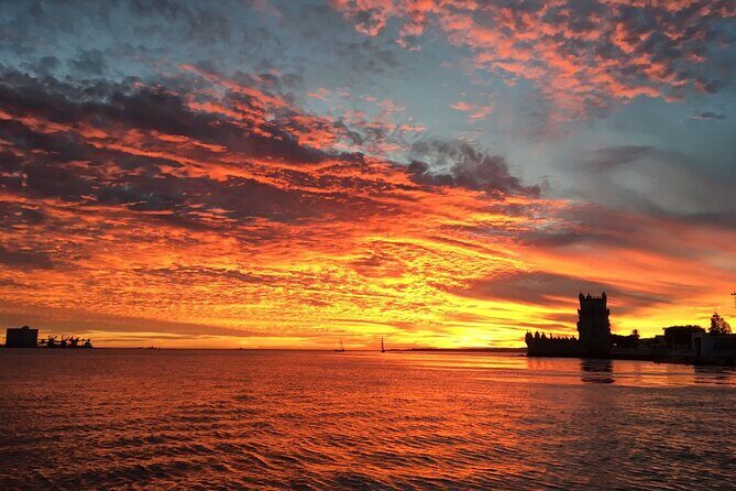 Golden Hour Boat Tour - Sailing by the Monuments with Wine - Why This Tour is Worth Considering