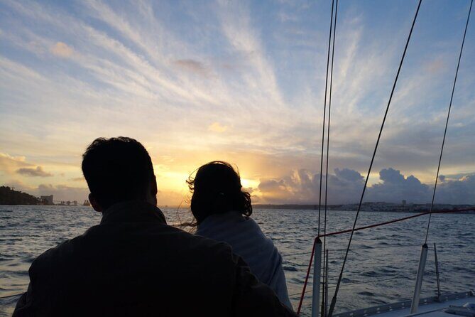 Golden Hour Boat Tour - Sailing by the Monuments with Wine - Who Should Book This Tour?
