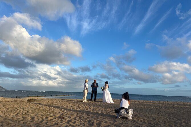 Golden Hour Wedding Honolulu Officiant, Lei for 2 and Pro Photos - FAQ