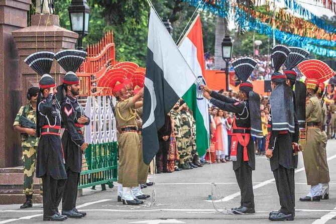 Golden Temple & Wagah Border in Amritsar with Punjabi Lunch - Exploring Amritsar: A Deep Dive into the Golden Temple & Wagah Border Tour