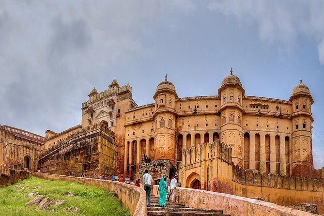 Golden Triangle Tour 3 Nights 4 Days : { Taj Mahal at Sunrise } - Starting in Delhi: A City of Contrasts