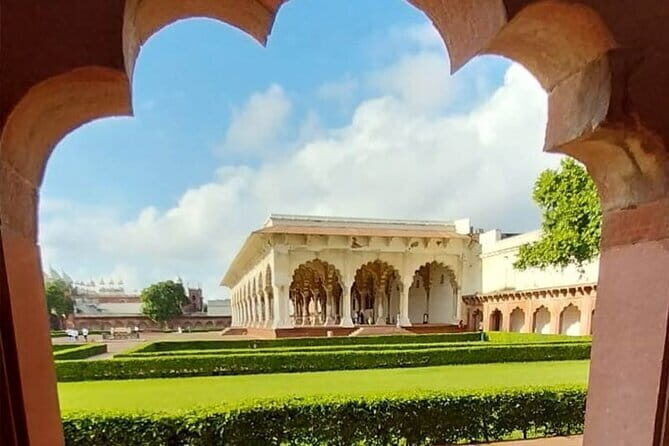 Golden Triangle Tour with Khajuraho and Varanasi - Jaipur: The Pink City and Its Marvels